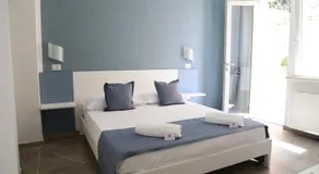VICKY'S HOUSE - Image 2