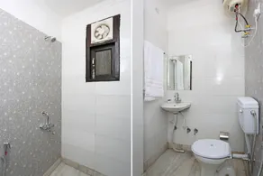 OYO 11953 Galaxy Residency - Image 4