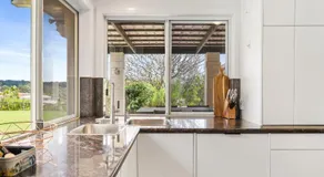 Peaceful Family Home 4-Bed, Pool, Alfresco Dining - Image 4