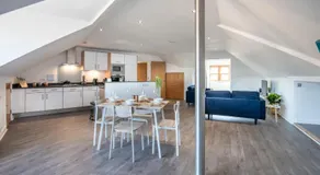 The Loft Award-Winning Penthouse 2 Bed 2 Bath Free Secure Parking Balham SW12 - Image 3