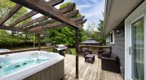 Charming 3-Bed House with Hot Tub close to Downtown - Image 3