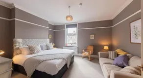 No 2 Townhouse - Image 2