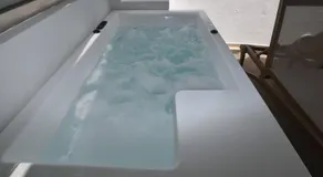 A comfy studio with hot tub - Image 3