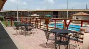 Executive Inn and Suites Springdale - Image 3