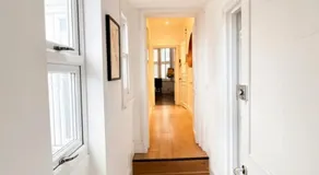 NEW! 2 bedroom Flat, Free Parking, PS5 and Netflix, ideal for professionals, relocators and families 1 minute to the centre and station - Image 3