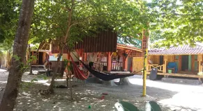 Harry's Ocean House Watukarung Homestay - Image 5