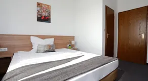 Hotel zwei&vierzig - Image 2