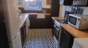 Spacious self contained flat in superb location - Image 3