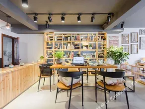 Benjamin & Sammy's Hostel - Image 2