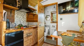 Poldhu - Couples Retreat - Pet Friendly - Free Parking & WiFi - Image 2