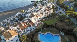 Beachhouse GALORE - Image 4