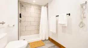Bright ADA Suite-Near PHL & Subaru Park GSS B2 - Image 3