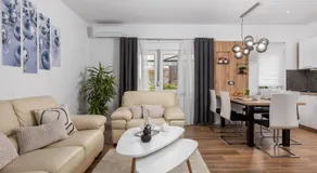 Apartment Flowers - Image 2