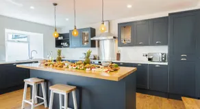 Nether Newton - Sleeps 12, Hottub, Sauna, Private Garden - Image 3
