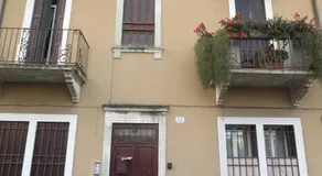 Apartment with lovely garden - Image 5
