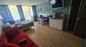 Appartement avec piscine chauffée | Vue jardin - Image 2