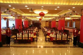 Sanhe HuiFu International Business Hotel - Image 2