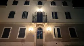 VILLA SUNFLOW Luxury Suites - Image 4