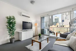 A Stylish Apt City Views Next To Darling Harbour - Image 2