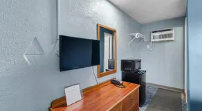 Broadway Inn - Image 4