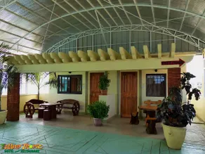 Island Tropic Hotel and Restaurant - Image 4