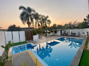 Friends House - Image 2