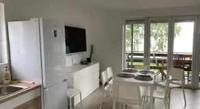 Lakeside Home Apartman - Image 5