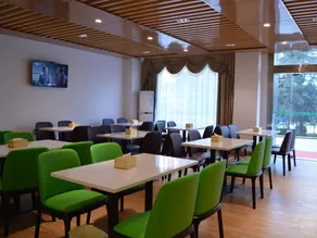 GreenTree Inn Huaian Xuyi Royal Garden Express Hotel - Image 4