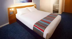Travelodge Camberley - Image 4
