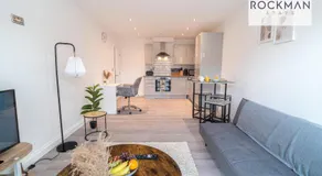 Royal Oak Apartments 1 - Free Parking - 2 Bedroom - 2 bathrooms - Sleeps 6 - Contractors - Fast Wi-fi - Image 2