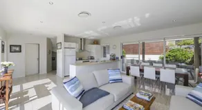 Rhett's Retreat - Townhouse With Private Courtyard - Image 4