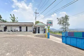 Papa Kana Farm Mitra RedDoorz At Pacet Mojokerto - Image 3