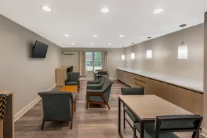 MainStay Suites Sterling near Dulles Town Center - Image 2