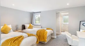 Modern Family Home Waltham Abbey Free Parking - Image 2