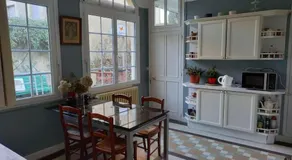 Maison Violette en Berry - chambres d'hôtes vintage face au marché d'Aigurande - Image 5