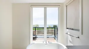 Grand Waterfront Retreat under 1hr from Toronto - Image 4