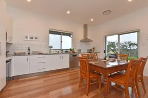 Kinloch Cottage stunning renovated to new on Daisy Hill Vineyard - Image 5