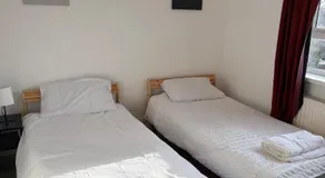 Cozy 3 Bedroom Flat near Essex Uni, WiFi and Free Parking - Image 3