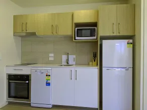 N. Stylish 2bedroom Penthouse + Studio - Image 5