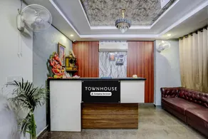 Super OYO Townhouse Gomti Nagar Sector 1 Formerly The Gahmar Inn - Image 3