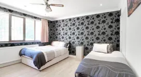 Mansion-8 bedrooms sleeps 24-3 living rooms with Spanish Marble flooring - Image 2