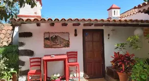 Charming house with shared pool in San Cristóbal de La Laguna - Image 4