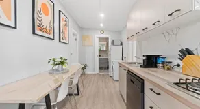 Stylish 2 Bedroom Unit Close to CBD - Image 5