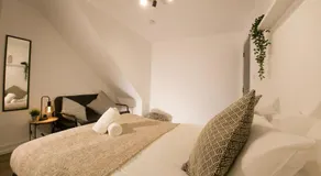 Modern 3 Bedroom Apartment with Convenient Parking by Property Promise - Image 2