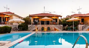 Dukes Poolside Houses - Image 3