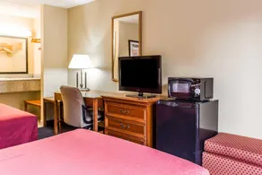 Rodeway Inn Charlotte North End - Image 2