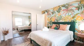 Beautiful 3 Bed 1 Bath Designer Home + Hot Tub - Image 2