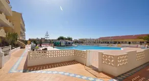 Marina Palace Vista piscina - Image 3