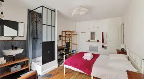 Premium 1BR flat with direct access to the RER B - Image 5