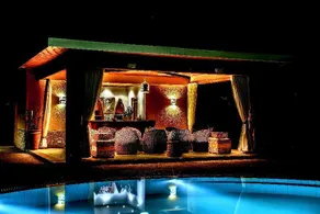 House of Waine - Image 4